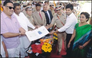 MP Pratap Simha along with other dignitaries is seen releasing the special postal cover to mark the silver jubilee celebrations of City Police Commissionerate in city this morning. Others seen are Senior Superintendent of Post Offices D. Veena Kumari, City Police Commissioner Dr. M.A. Saleem, ADGP Om Prakash, Advisor to Home Department Kempaiah, DG&IGP Lal Rokhuma Pachau, District Minister V. Sreenivasa Prasad and MLA Tanveer Sait
