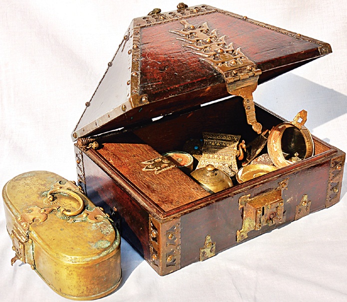 A dowry box at the museum 