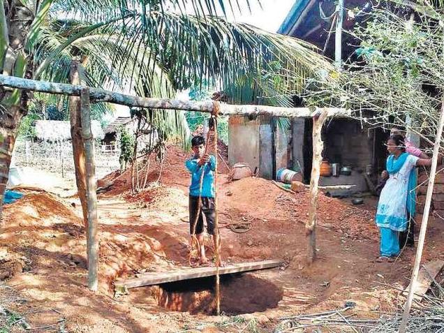 The PU student dug a 55-ft-deep well to reduce hardship of his mother, at Settisara village in Sagar taluk of Shivamogga district. Photo: Special Arrangement