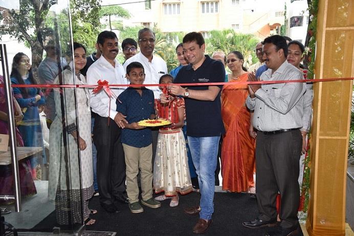 Ashish Shah, COO and Founder, Pepperfry inaugurates the first Franchise Studio at HSR Layout with P K Ramesh, Nagendra Kaushik and A R Ramaprasad, Partners, Prakruthi Enterprises