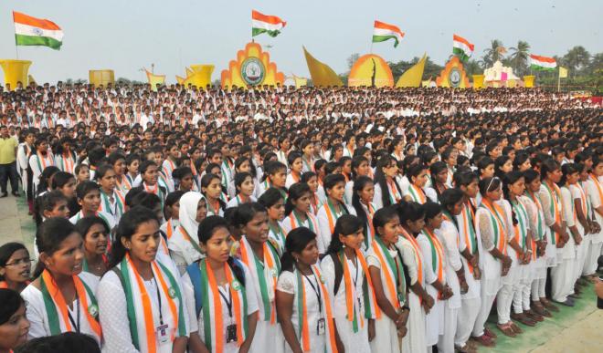 Students sing Vande Mataram on the shores of Malpe beach in Udupi on Saturday. DH photo/Umesh Marpalli.