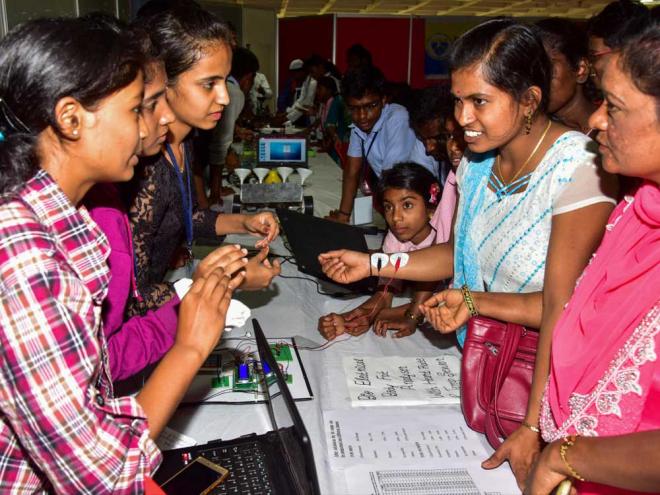 Ramanagara GWPTR College student Arpita B(Ext. Left) and her friends displayed their Invention Bio- Electrical Body Fat Analyser, at the three day 'Engineering Fair', at Visvesvaraya Industrial and Technological Museum, in Bengaluru on Thursday. DH photo