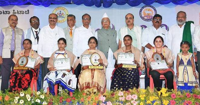 Young progressive farmers and farm women who were felicitated on the concluding day of Krishi Mela in Dharwad on Tuesday. 