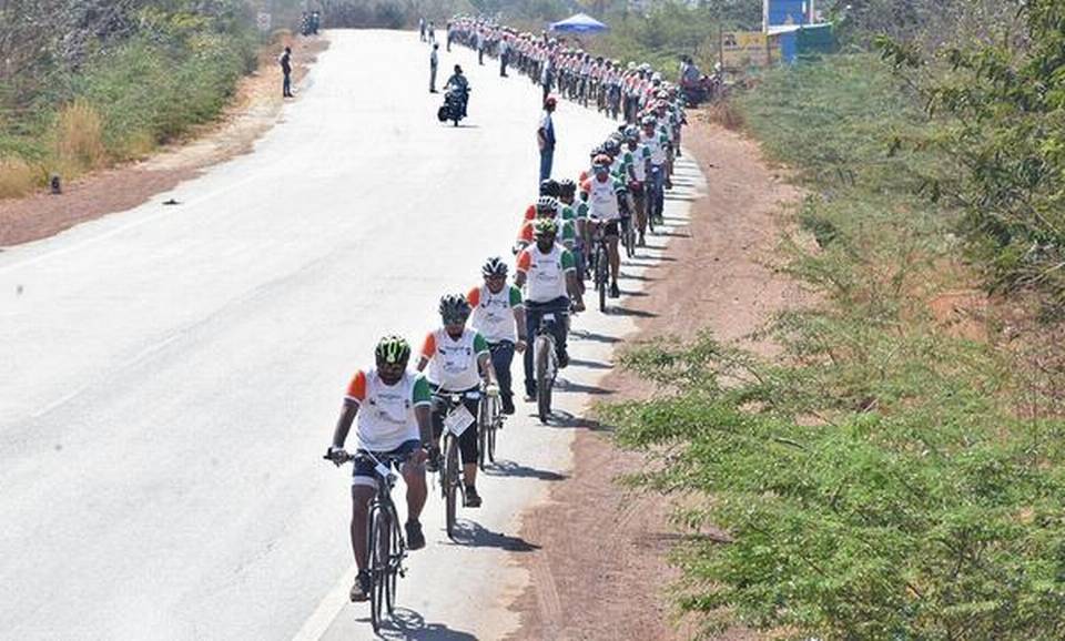 As many as 1,235 cyclists pedalled a 4-km stretch in a single line in Hubballi on Saturday to set the record.   | Photo Credit: Kiran Bakale
