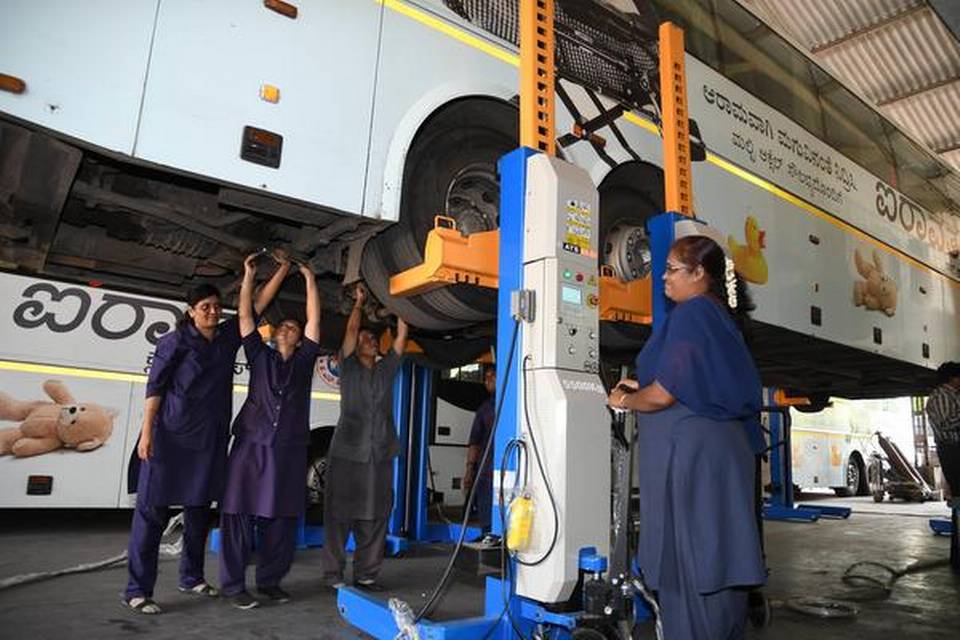 Women mechanics at a KSRTC depot in Bengaluru. | Photo Credit: G_P_Sampath Kumar