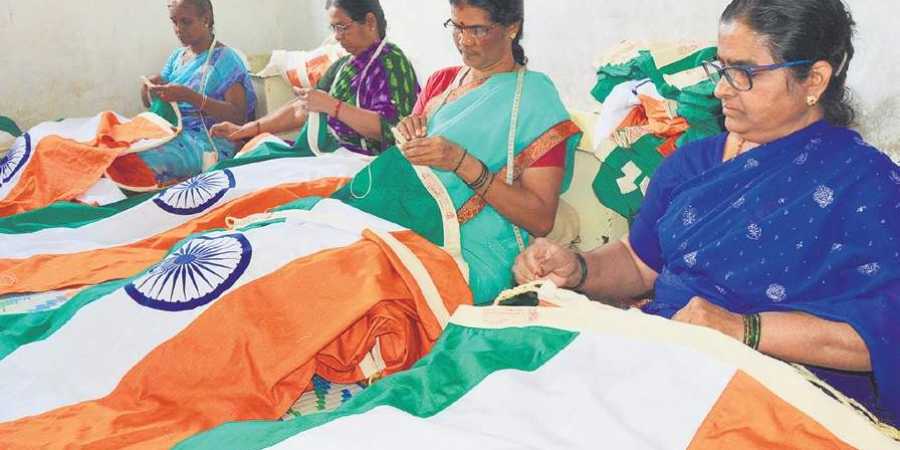 Women employees give final touches to the tricolour | D Hemanth