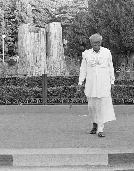 File photo of H. Narasimhaiah going on a morning walk at Lalbagh in Bengaluru in June 1998. 